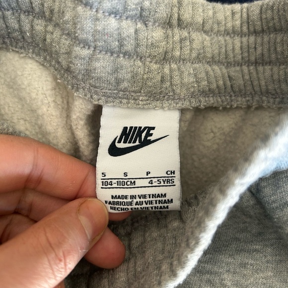 Nike Kids Size 4-5 Boys Sportswear Club Fleece Heather Gray Joggers - Picture 2 of 3